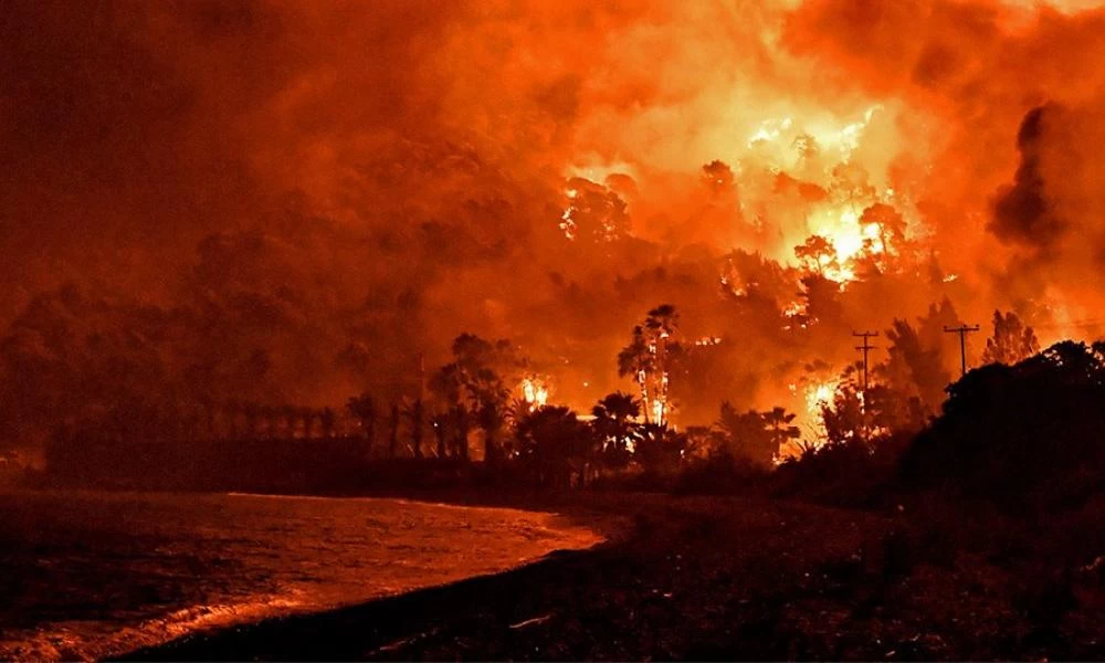 Το συγκλονιστικό βίντεο από πυροσβεστικό όχημα